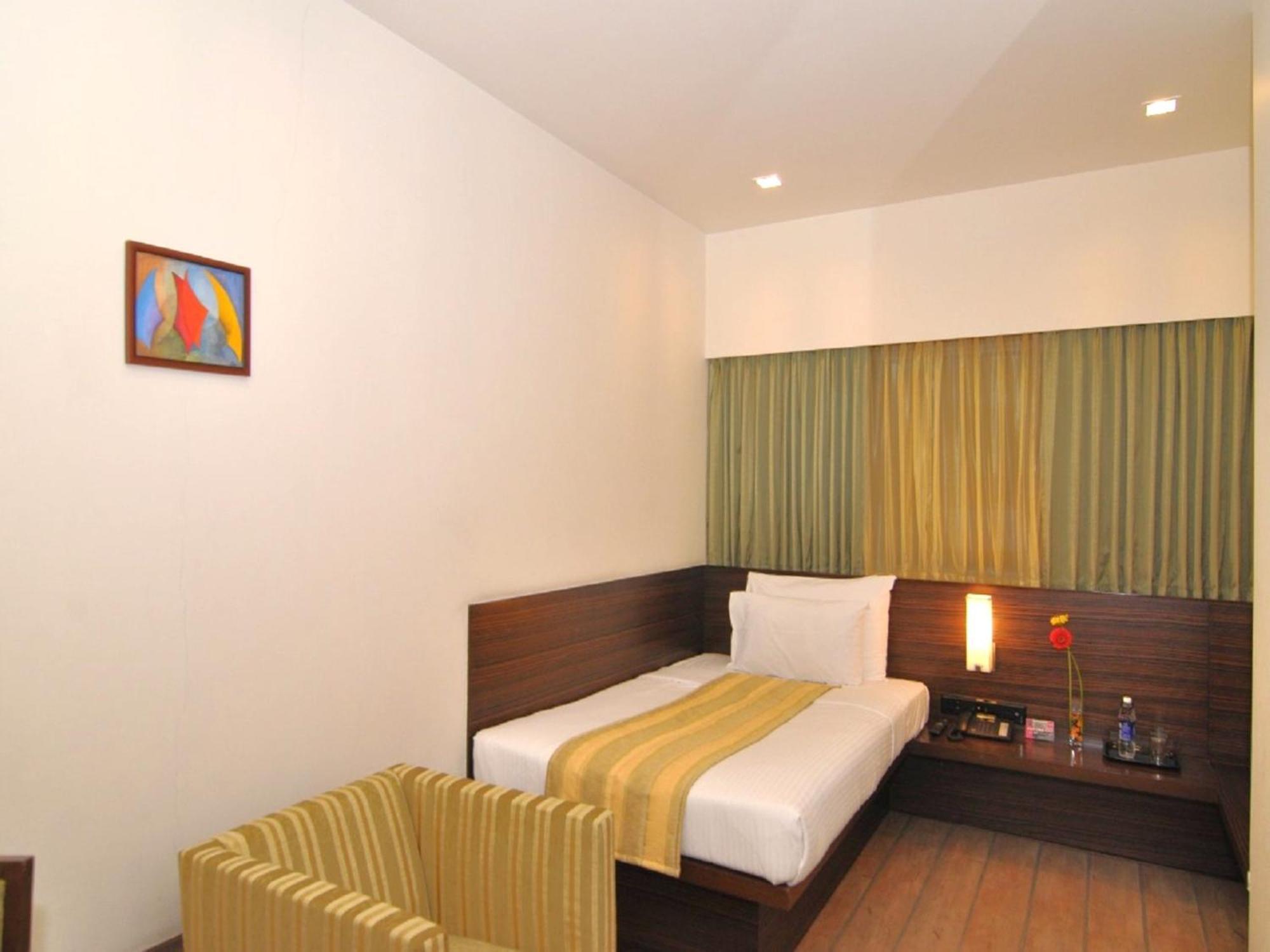 Hotel Studio Estique Pune Exterior foto