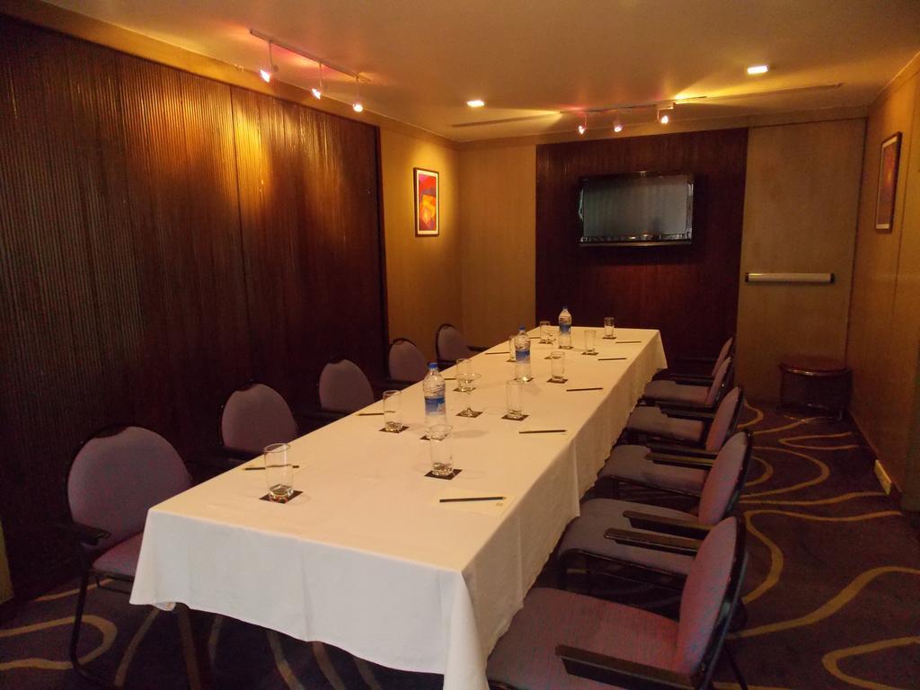 Hotel Studio Estique Pune Exterior foto